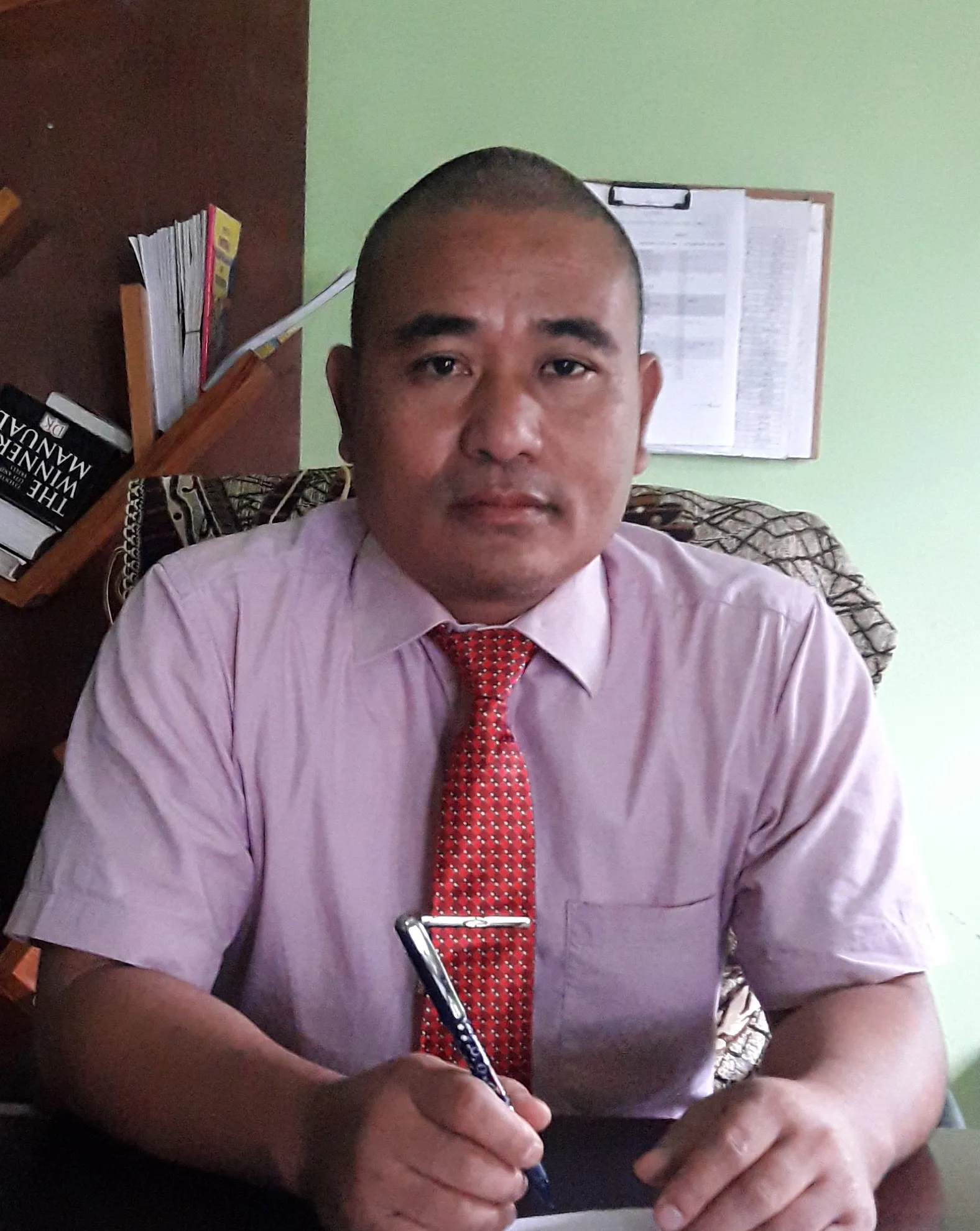 Mr. Seikhojam Kipgen , Principal